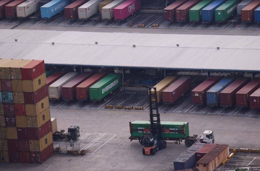  China closed out 2025 with a record $1.2 trillion trade surplus, shrugging off the impact of Trump-era tariffs.