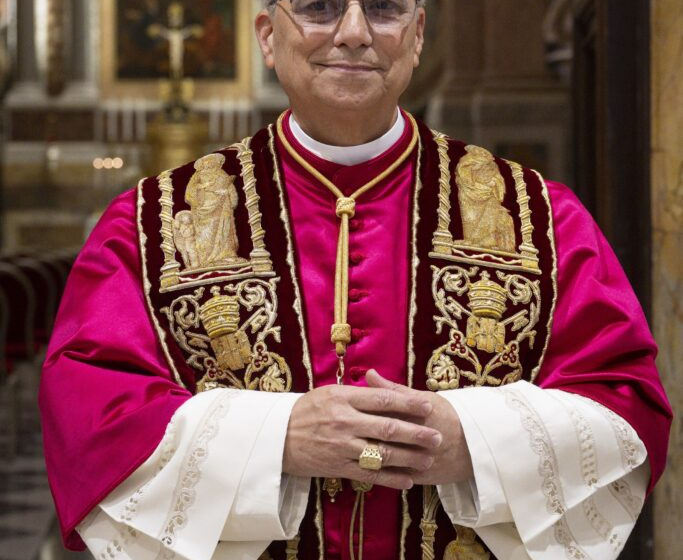  Pope Leo begins first trip to Africa