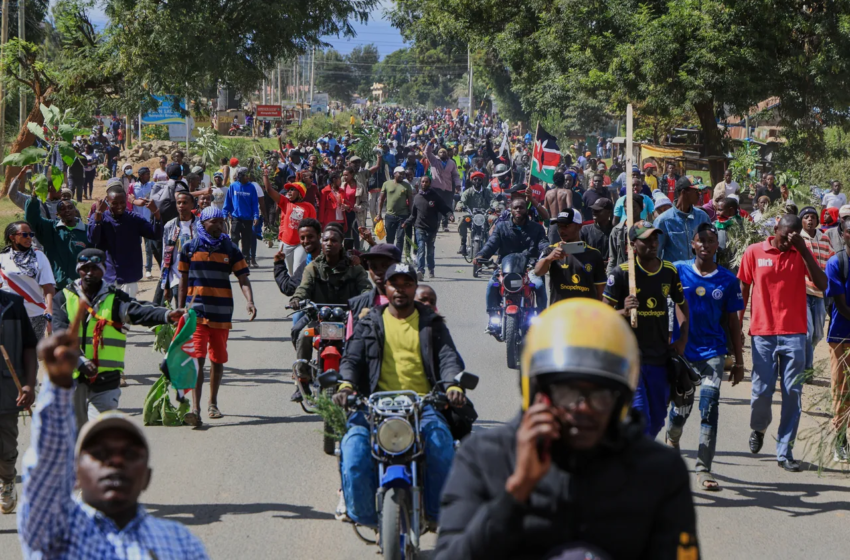  Hundreds protest outside Kenya’s Ebola quarantine centre