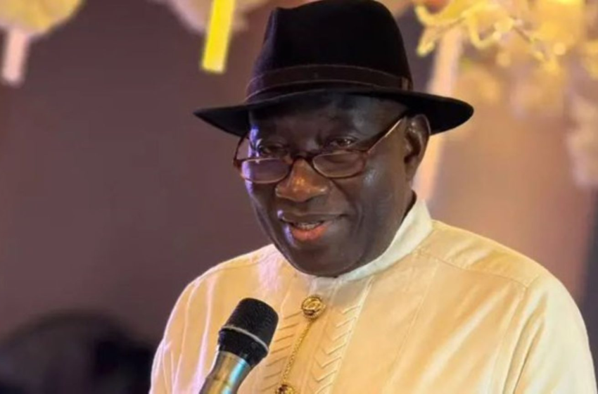  Nigeria PDP submits Jonathan candidacy to INEC